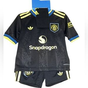 Manchester United Nolan 18 Mini Kit (3T)
